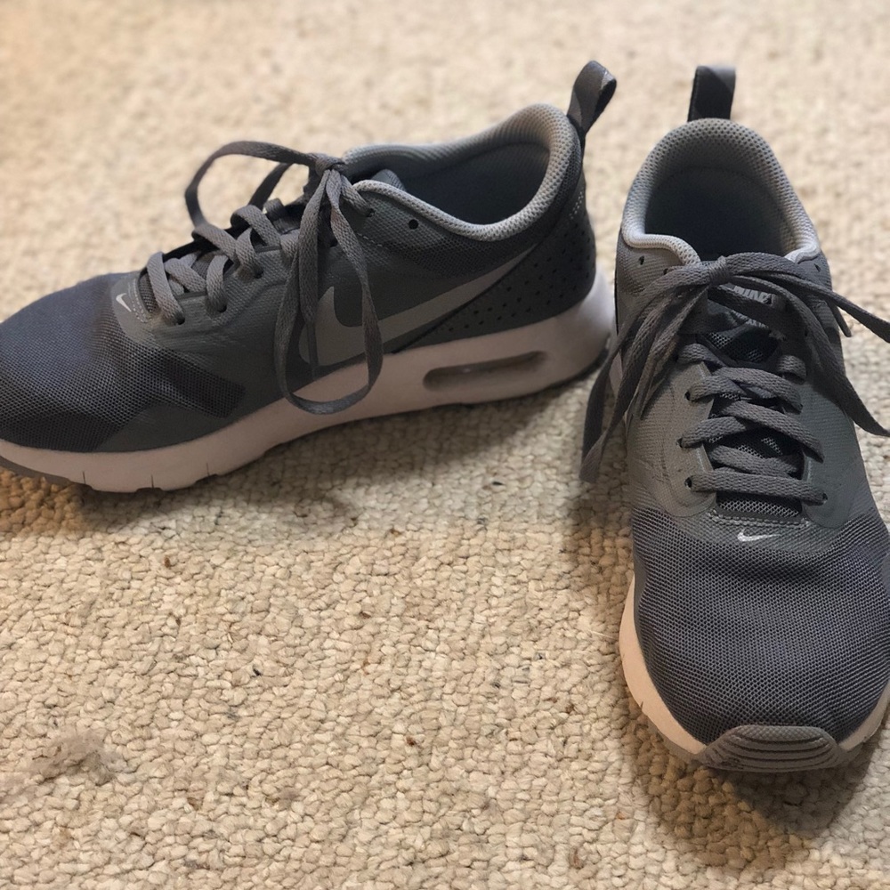 Nike Tennis Shoes
